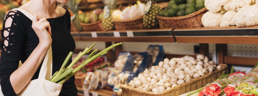 close-up-bag-with-green-onion